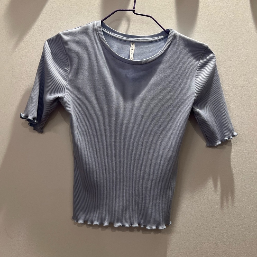Stradivarius light blue cropped shirt